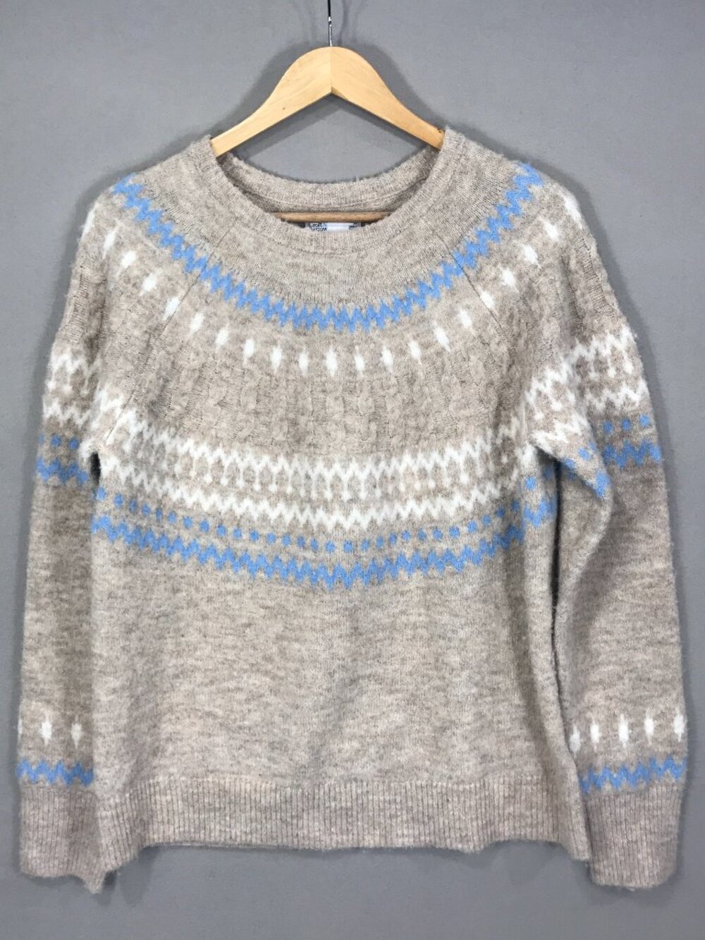 Croft & Barrow Sweater Womens Medium Beige Blue Fair Isle Pullover Fuzzy Cozy LS